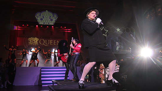 Christian Schottenhamel bei der Queen-Show gab die Queen herself... (©Foto: Martin Schmitz)